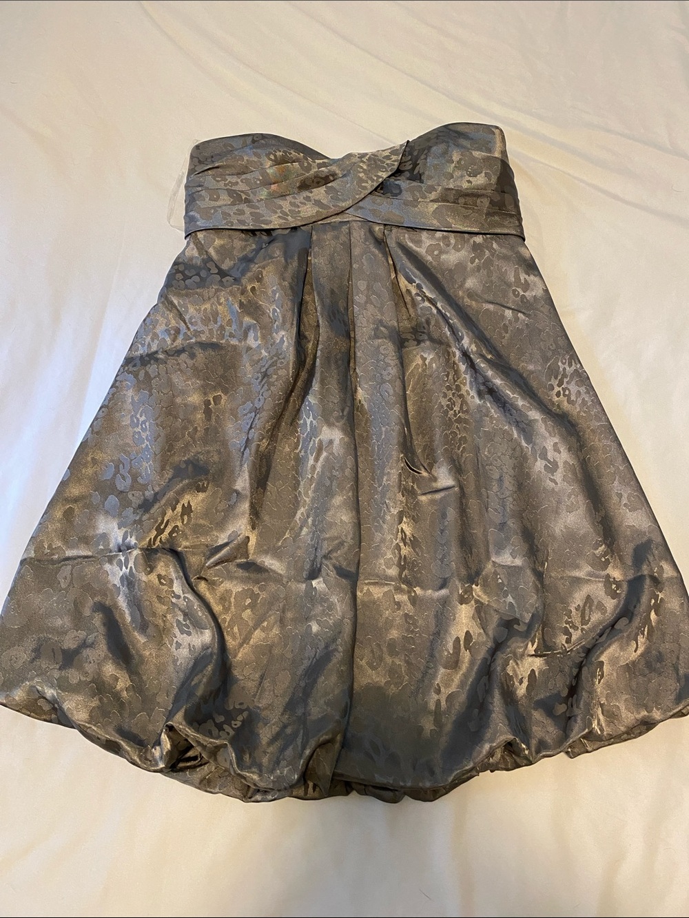 🎀 5/$20 🎀 NWT Forever 21 silver metallic strapless dress with bubble hem size M